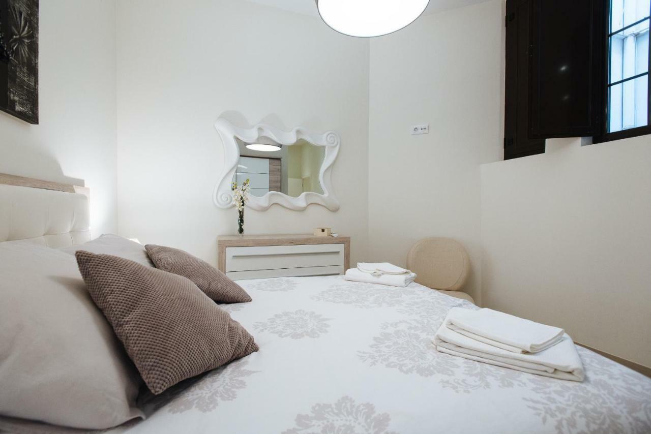 Luxury Apartment Penuelas Free Parking เซบีญา ภายนอก รูปภาพ
