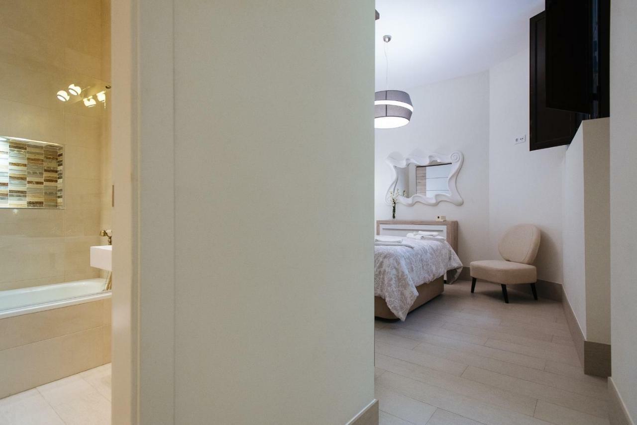 Luxury Apartment Penuelas Free Parking เซบีญา ภายนอก รูปภาพ